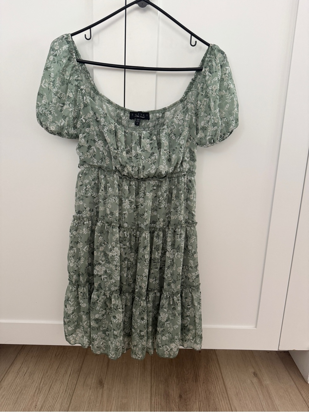 Francesca's Collections Sage Green Floral Puff-Sleeve Tiered Dress